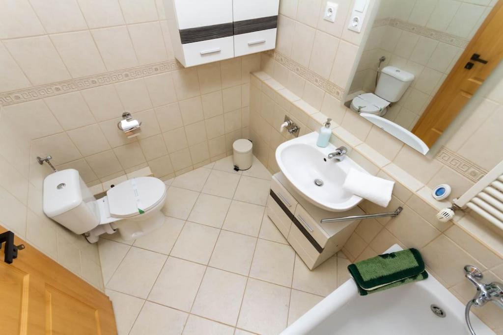 Gozsdu White Raven 3 - Terrace And Free Underground Parking Apartmán *