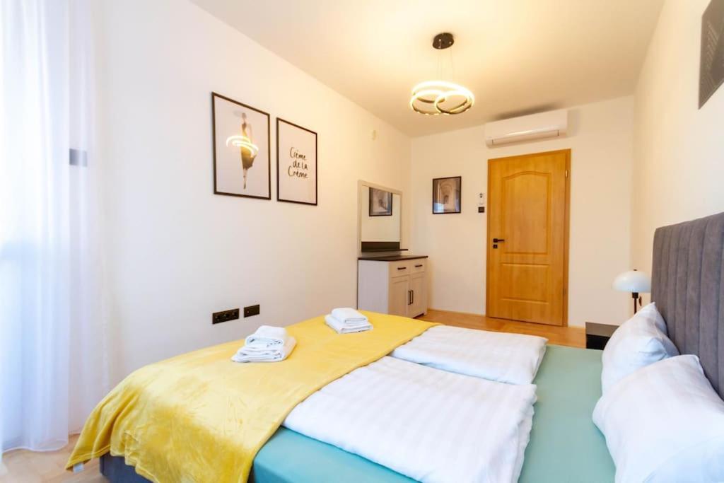 Apartment Gozsdu White Raven 3 - Terrace And Free Underground Parking *