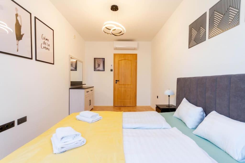 Gozsdu White Raven 3 - Terrace And Free Underground Parking *